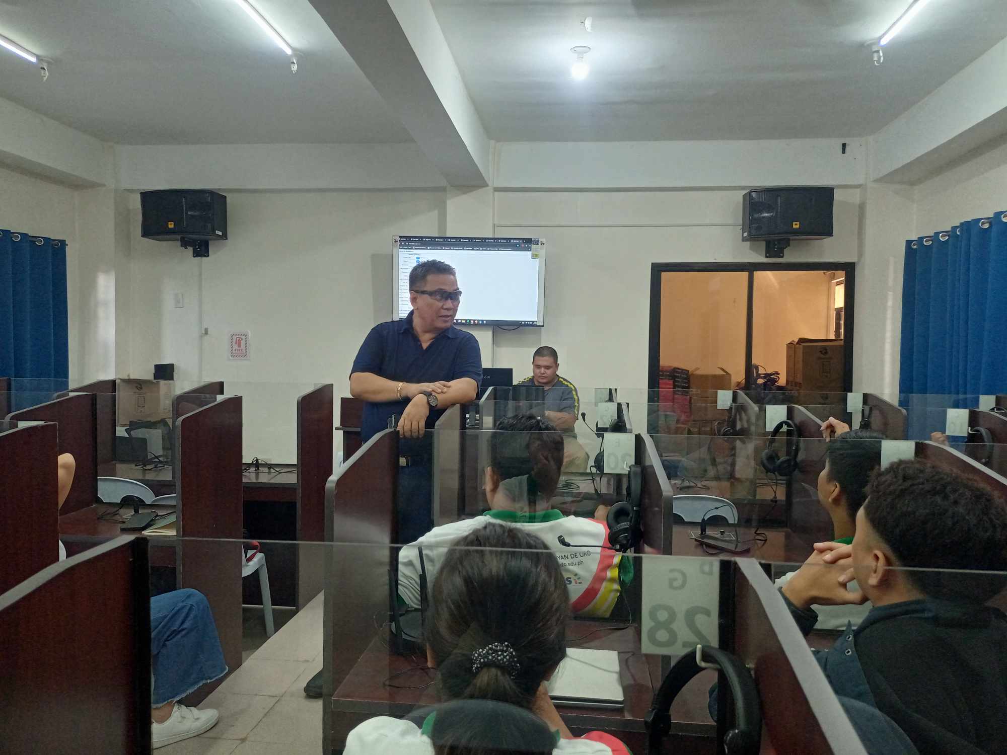 Hybrid Digital-Analog Speech Laboratory System in use